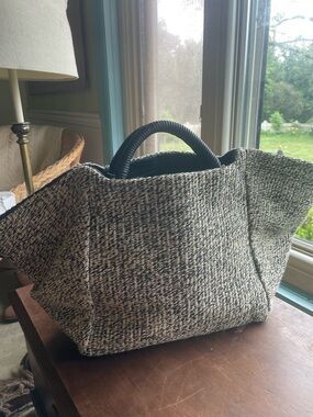 Cuyana Woven Two-Tone Tote Bag with Leather Black Handles